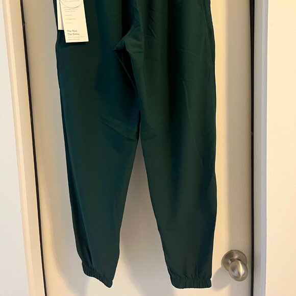 Vuori Weekend Jogger, NWT, Grass - Picture 2 of 7